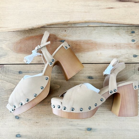 NWOB - Journee Collection‎ Tan Sandals Studs Platform 8.5 - Picture 4 of 10